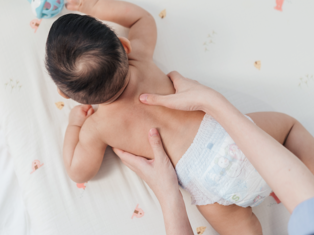 cómo calmar cólicos en bebés